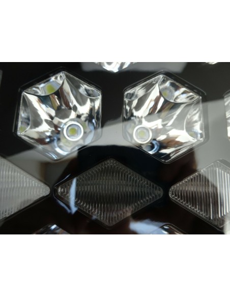 LED Fernscheinwerfer mit Positionsleuchte E9 Rund 12V 24V Ø220 mm mit Dreieck